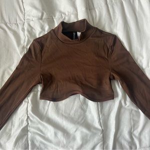 Mock neck long sleeve crop top